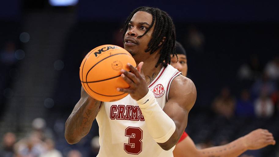 Alabama Crimson Tide guard Latrell Wrightsell Jr. (3) lines up a shot against Texas Tech Red Raiders forward Lejuan Watts (3)