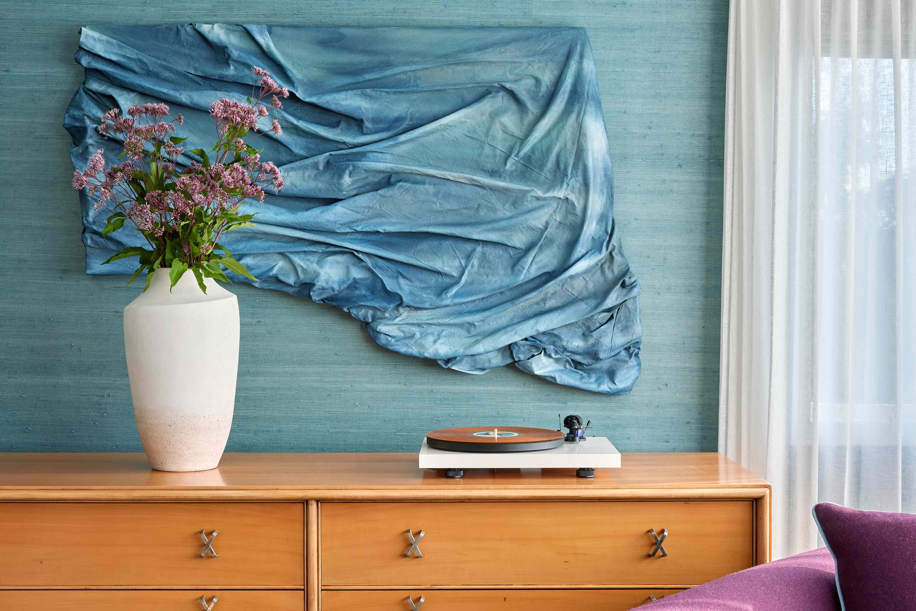 Designers are bringing back the furniture finish we spent years avoiding