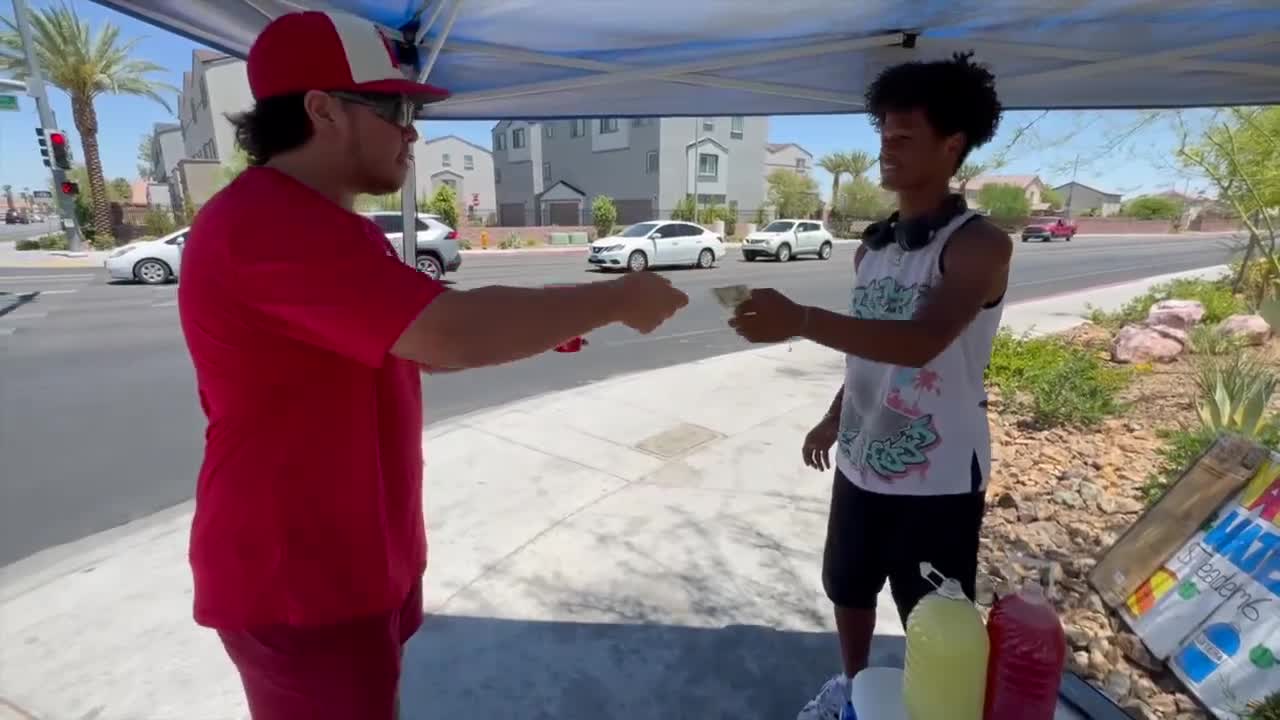 Northwest Las Vegas teen's lemonade stand gets big boost from neighbors ...