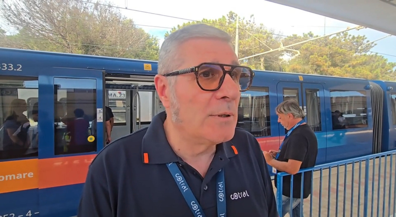 Follia sulla Metromare, tirano il freno d'emergenza e imbrattano i ...