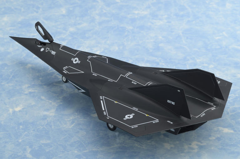 トップガン マーヴェリック」登場機「ダークスター」の1/72スケール