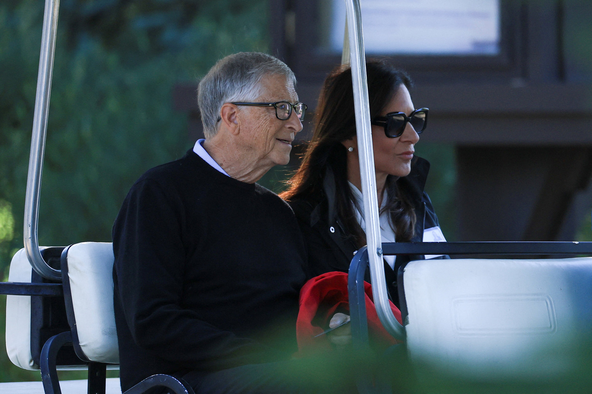 Bill Gates đưa bạn gái đến 'trại hè tỷ phú' sau ồn ào
