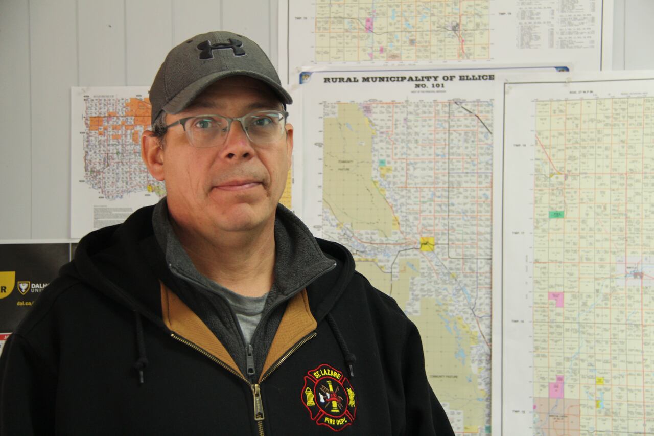 Cell reception dead-zone making bad flooding situation worse, residents ...