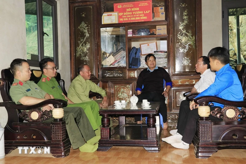 Đứng dậy sau vấp ngã và trở thành bí thư chi bộ uy tín