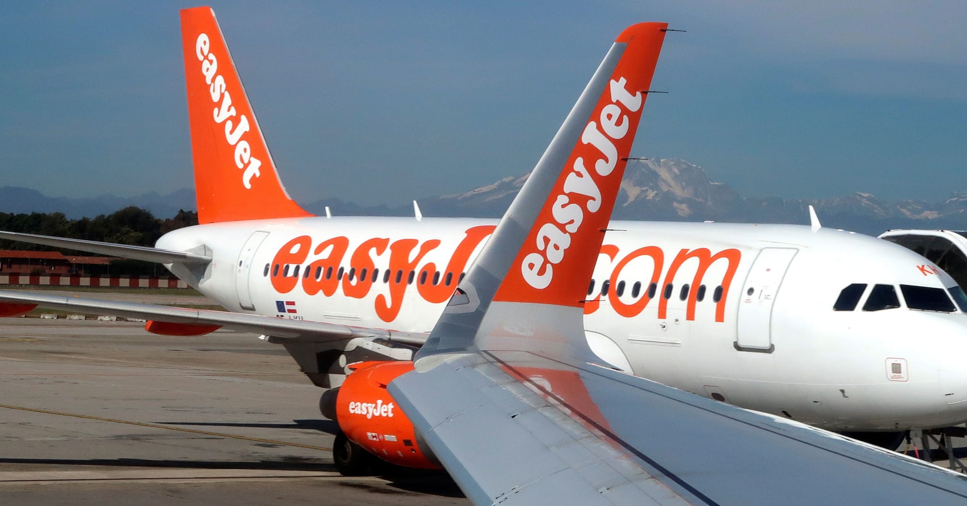 EasyJet pops 14% as airline weighs $7.7 billion rival takeover bid from Apollo