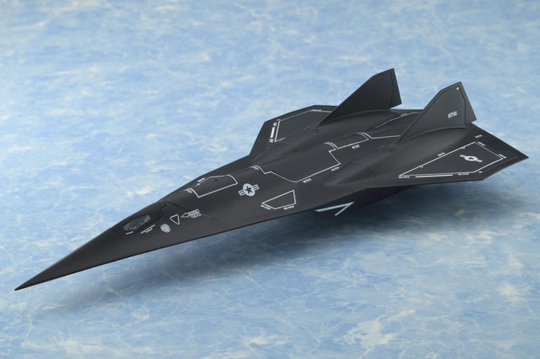 トップガン マーヴェリック」登場機「ダークスター」の1/72スケール
