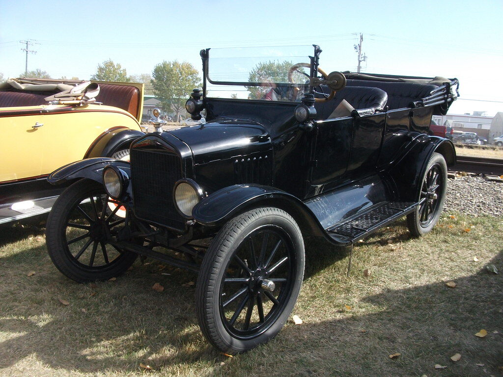 A guide to driving the Ford Model T: controls and techniques