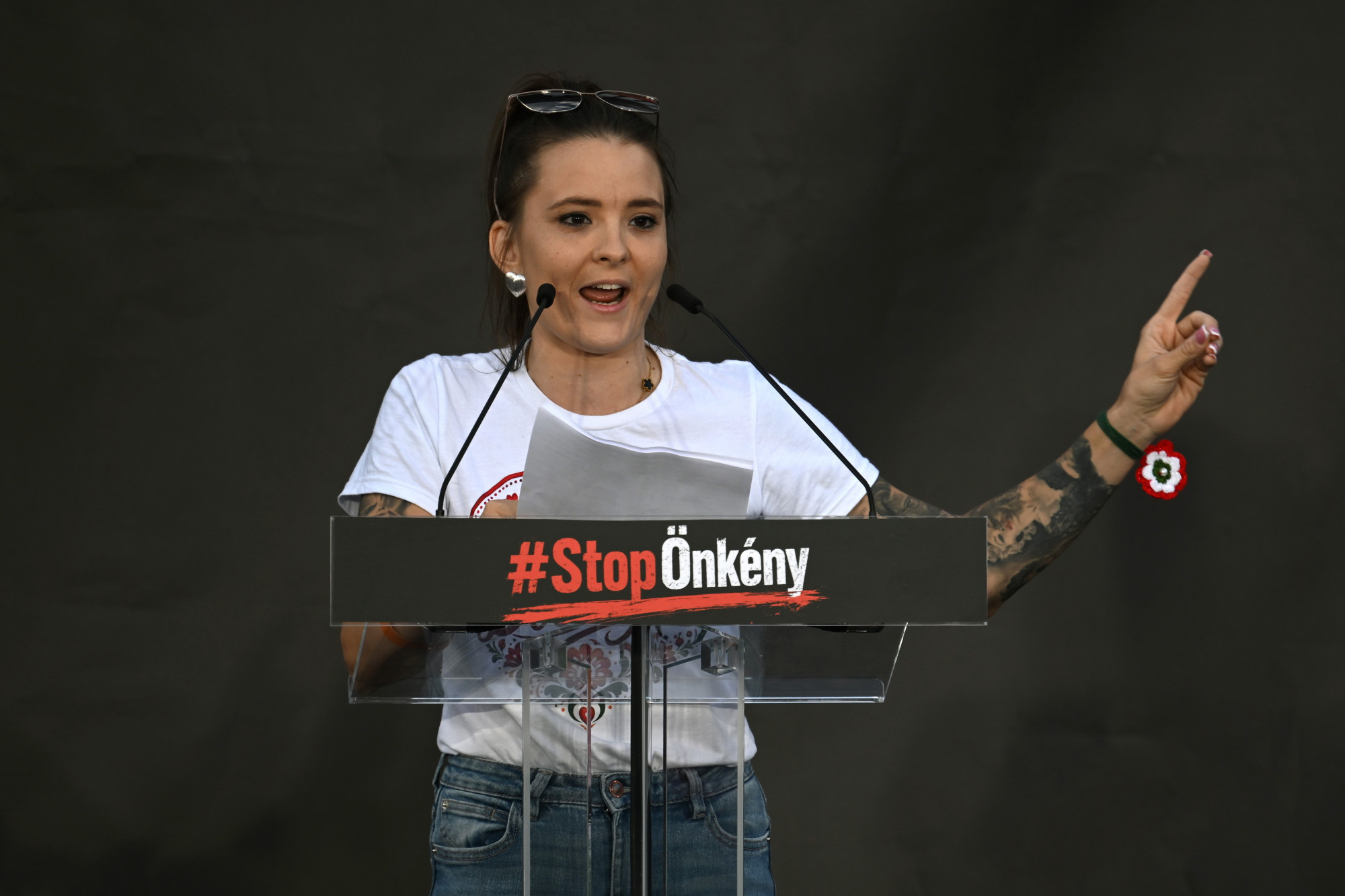Tóth Elizabeth a Fidesz tüntetésén újraírta a magyar nemzet Trianonját