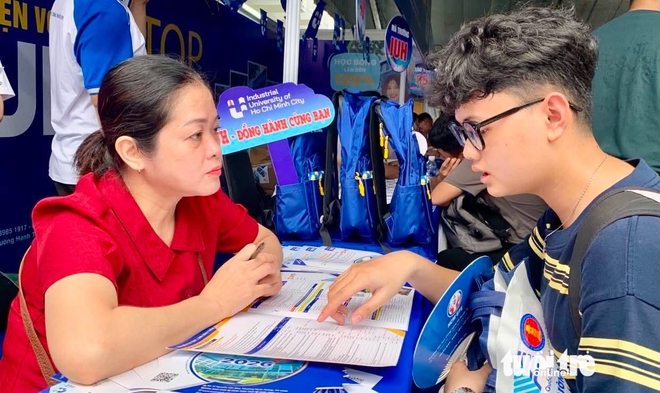 Trường ĐH Công nghiệp TP.HCM lần đầu xét tuyển kết hợp, điểm sàn từ 16