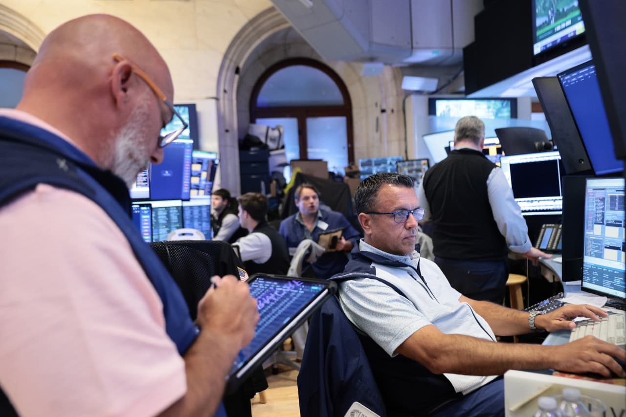 Why the S&P 500 is suddenly your 401(k) account's worst performer
