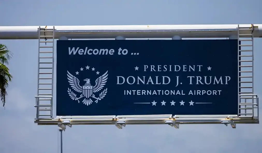 Florida, il presidente degli USA ribattezza l’aeroporto di Palm Beach dandogli il suo nome