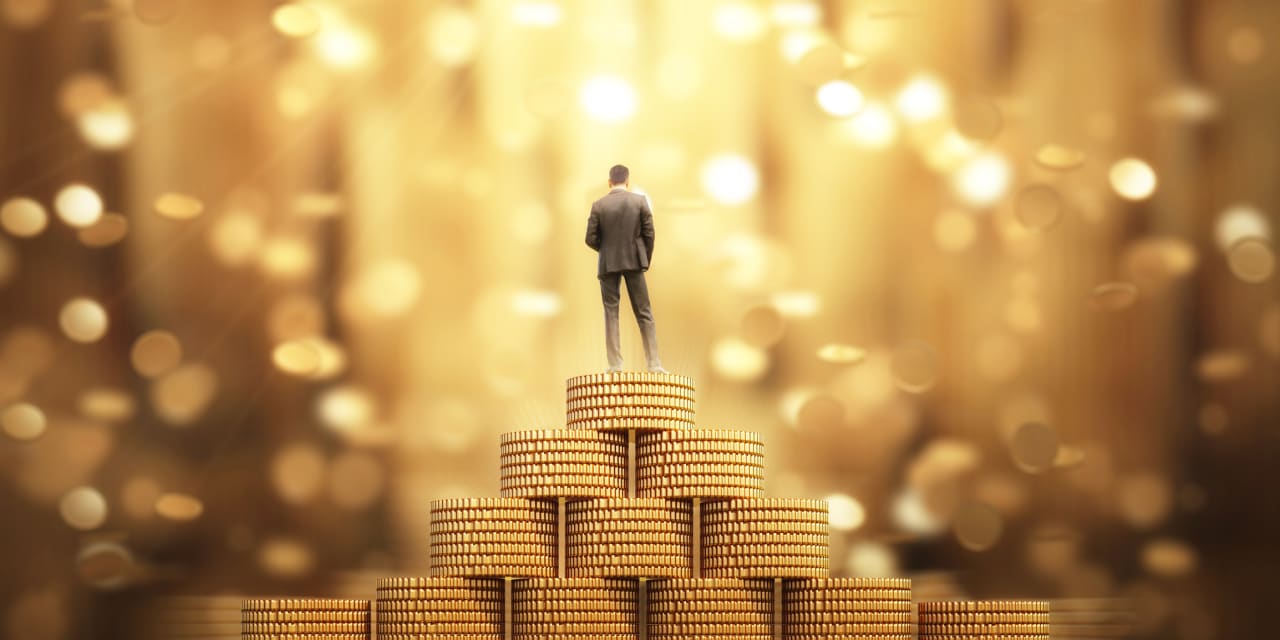 Corporate America is pumping $1 trillion into stock buybacks — but look at what insiders are doing