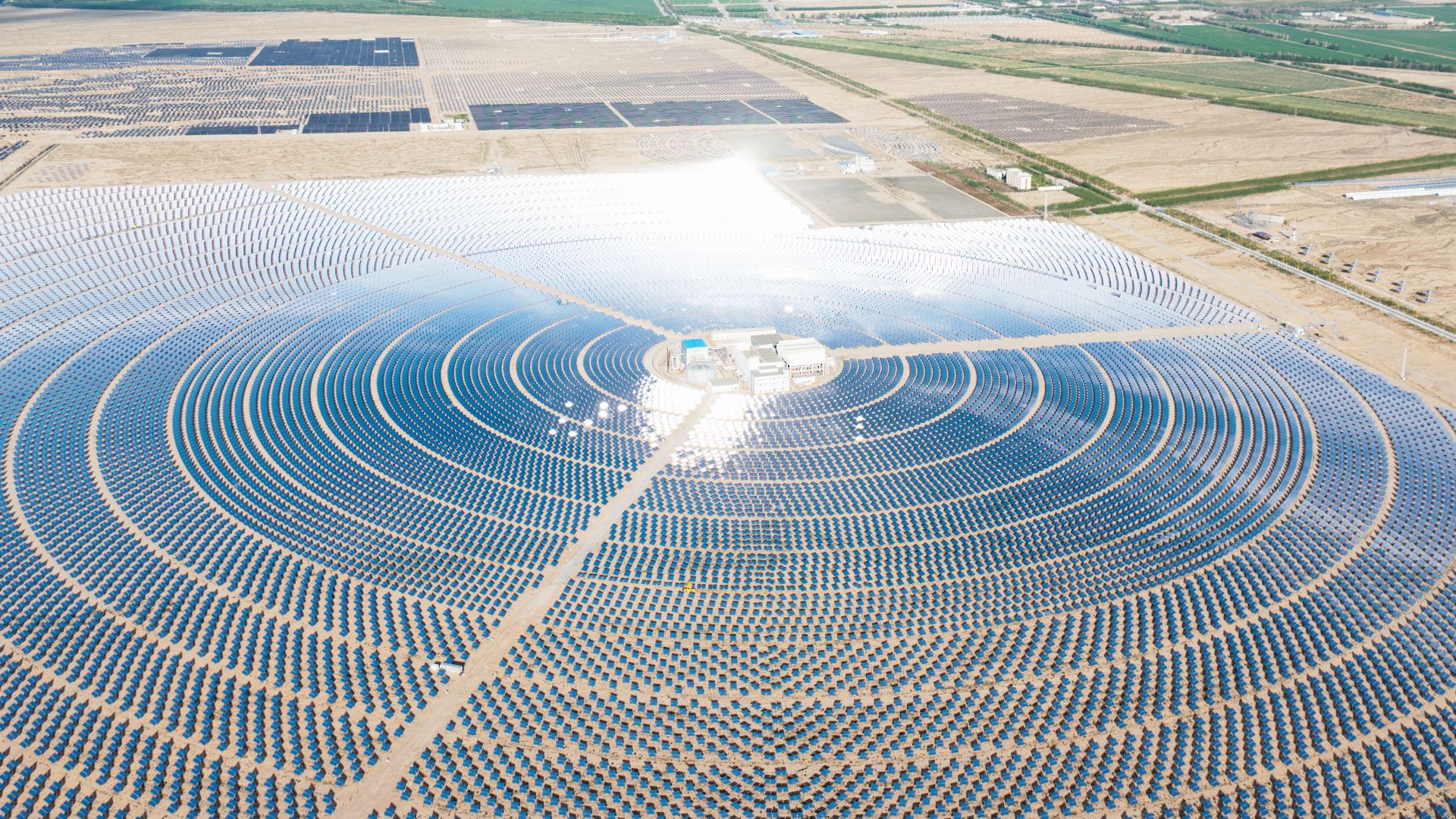 World s Largest Hybrid Solar Plant Stores Energy In Molten Salt To 