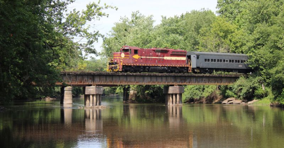 This famous Indiana vintage train offers shockingly cheap seats for a ...