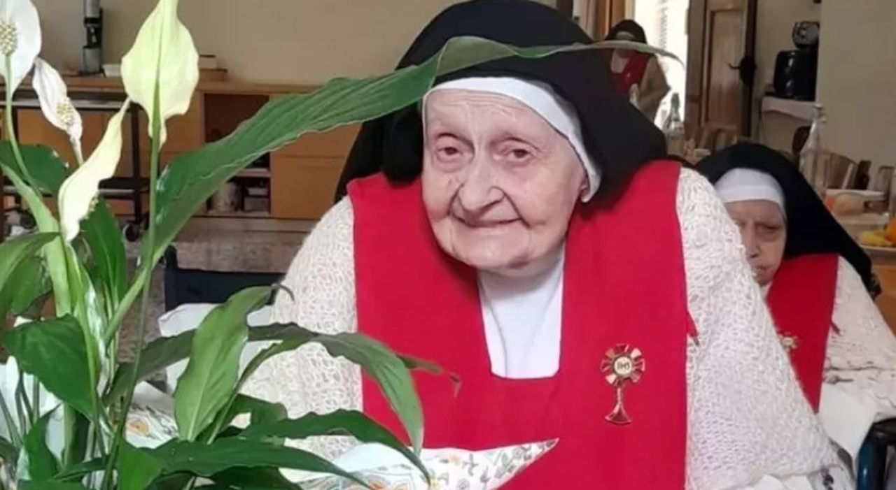 Suor Annamaria muore a 106 anni: entrò in monastero a 70 anni e conquistò il web con i suoi messaggi