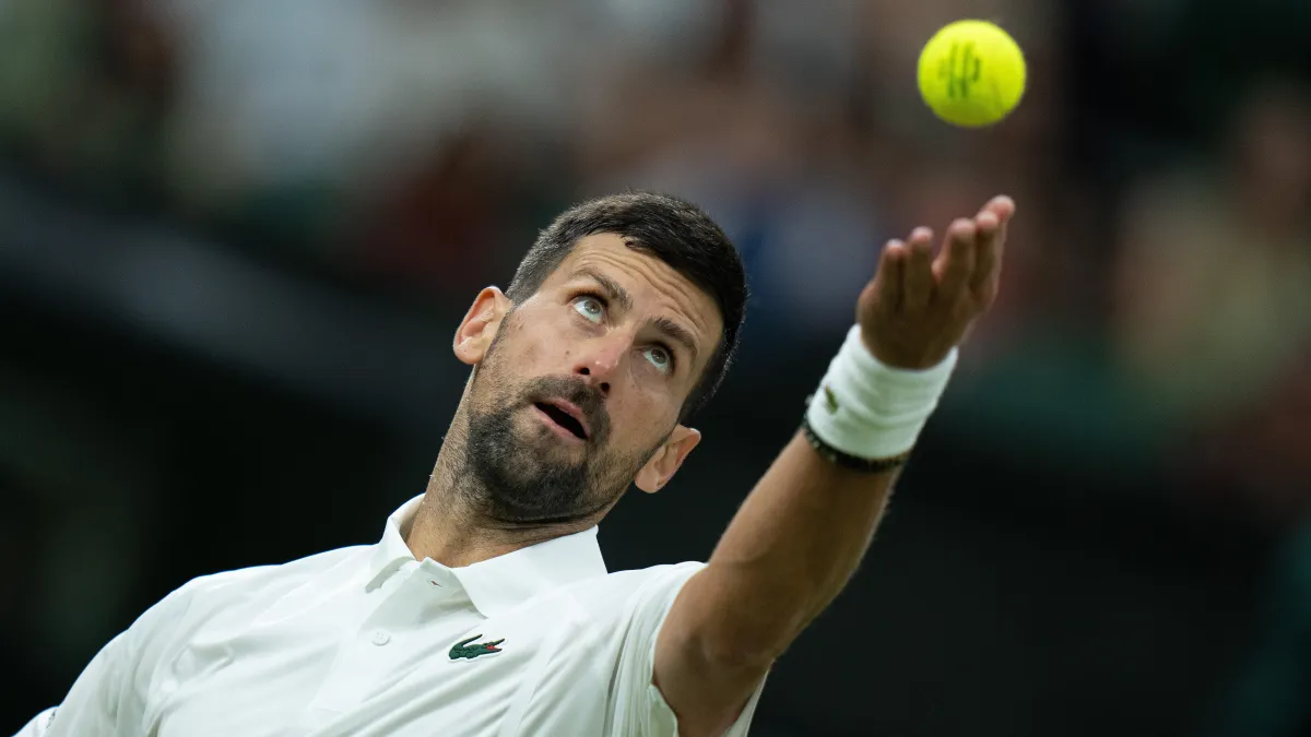 Novak Djokovic vence a Jannik Sinner y asegura su lugar en la final de Wimbledon