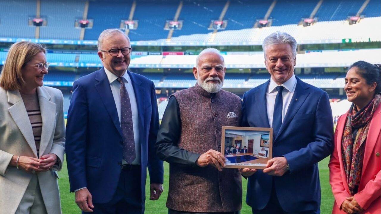 Image for PM Modi gifts Steve Waugh rare framed photo during MCG visit