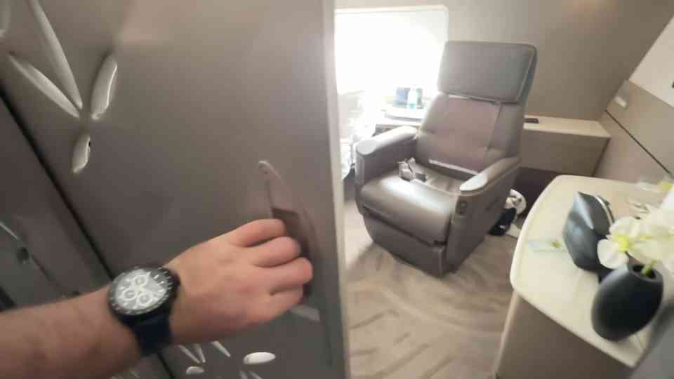 Inside the $20,000 flight experience few people ever see