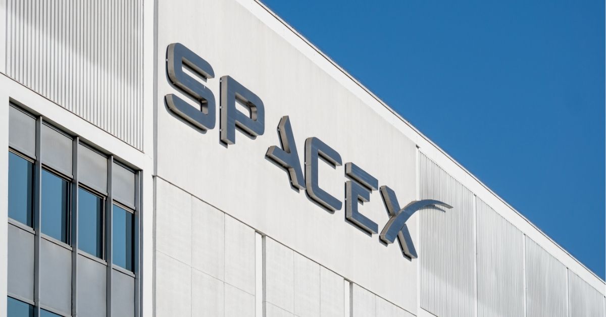 Should you invest in SpaceX? Here's how much a $5,000 investment could be worth in a year