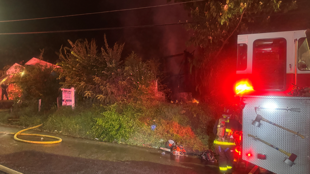 Fire destroys vacant home in northwest Atlanta early Friday morning