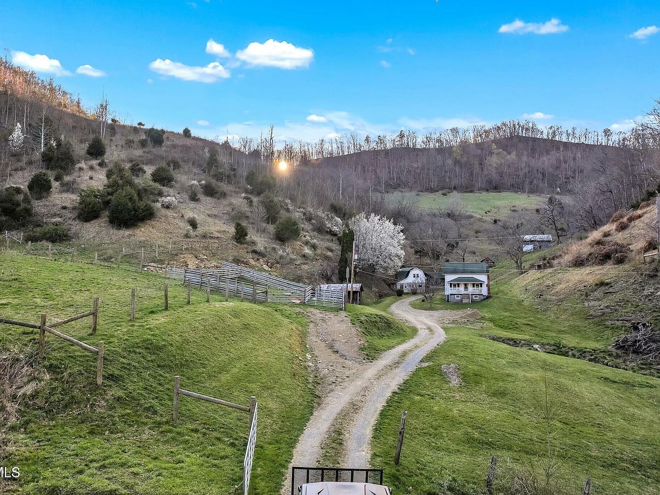 Historic 1870 farmhouse in Bristol, Virginia, nestled on 478 acres with ...