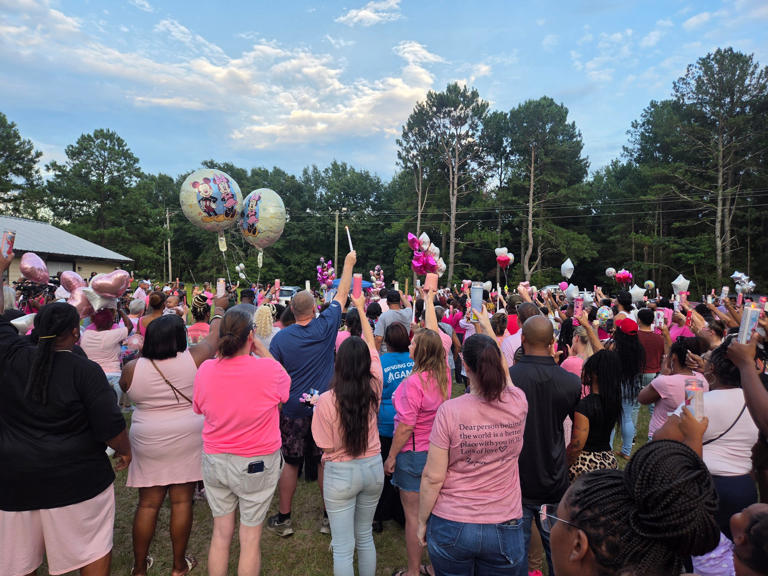 She's our baby: Community comes together to mourn Javeayah Harris