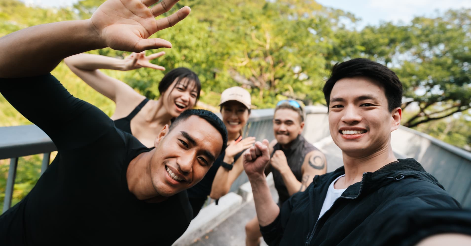 How to meet people without dating apps, according to a relationship coach: It 'takes the pressure off' and 'makes you enjoy life'
