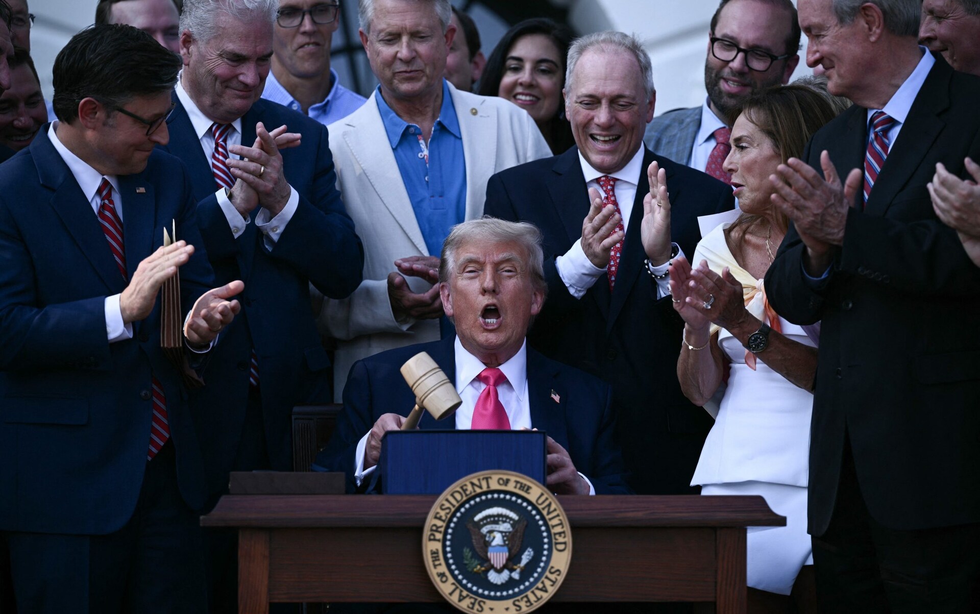 Trump's row with rebel Republicans boils over
