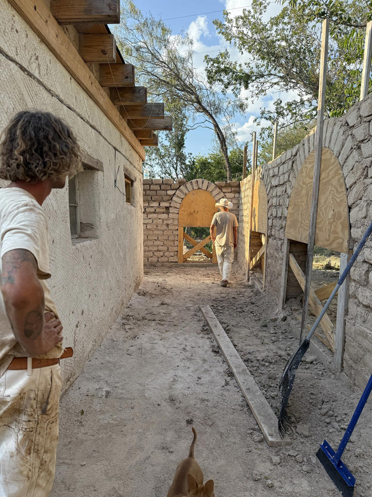 We built our Texas home out of sand and straw—and we rarely need air ...