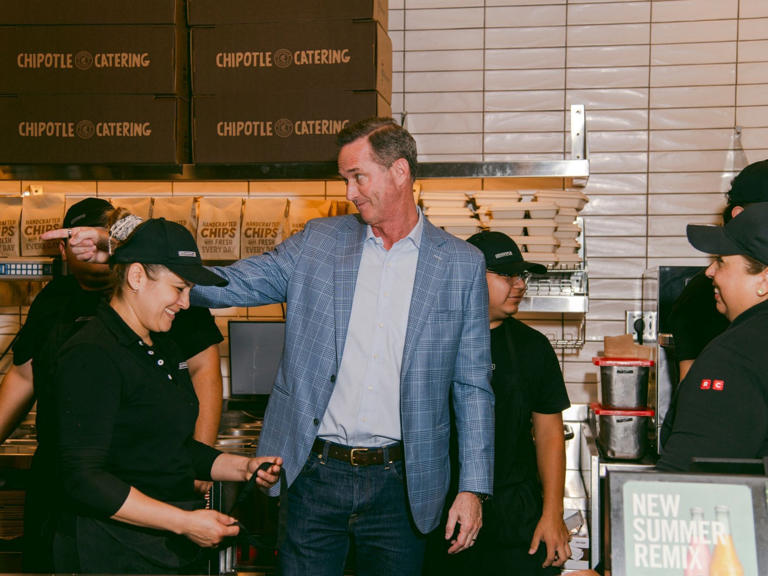 Chipotle's COO uses team dinners to spot potential leaders. These are ...