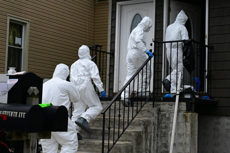 Rotting body of man found in Staten Island home after 911 caller ...