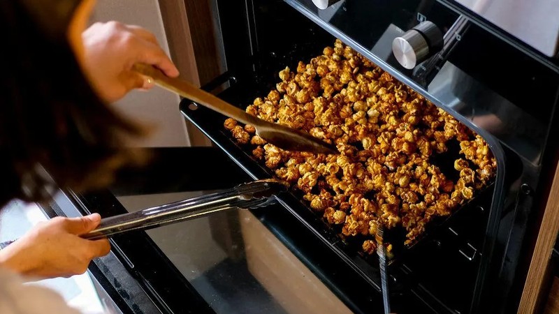 How to make caramel popcorn at home with simple pantry ingredients