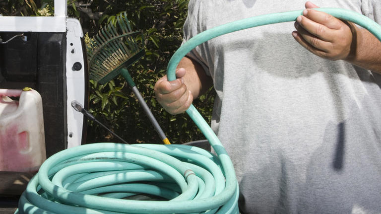 The mistake you're making with garden hoses that's hiking up your water ...