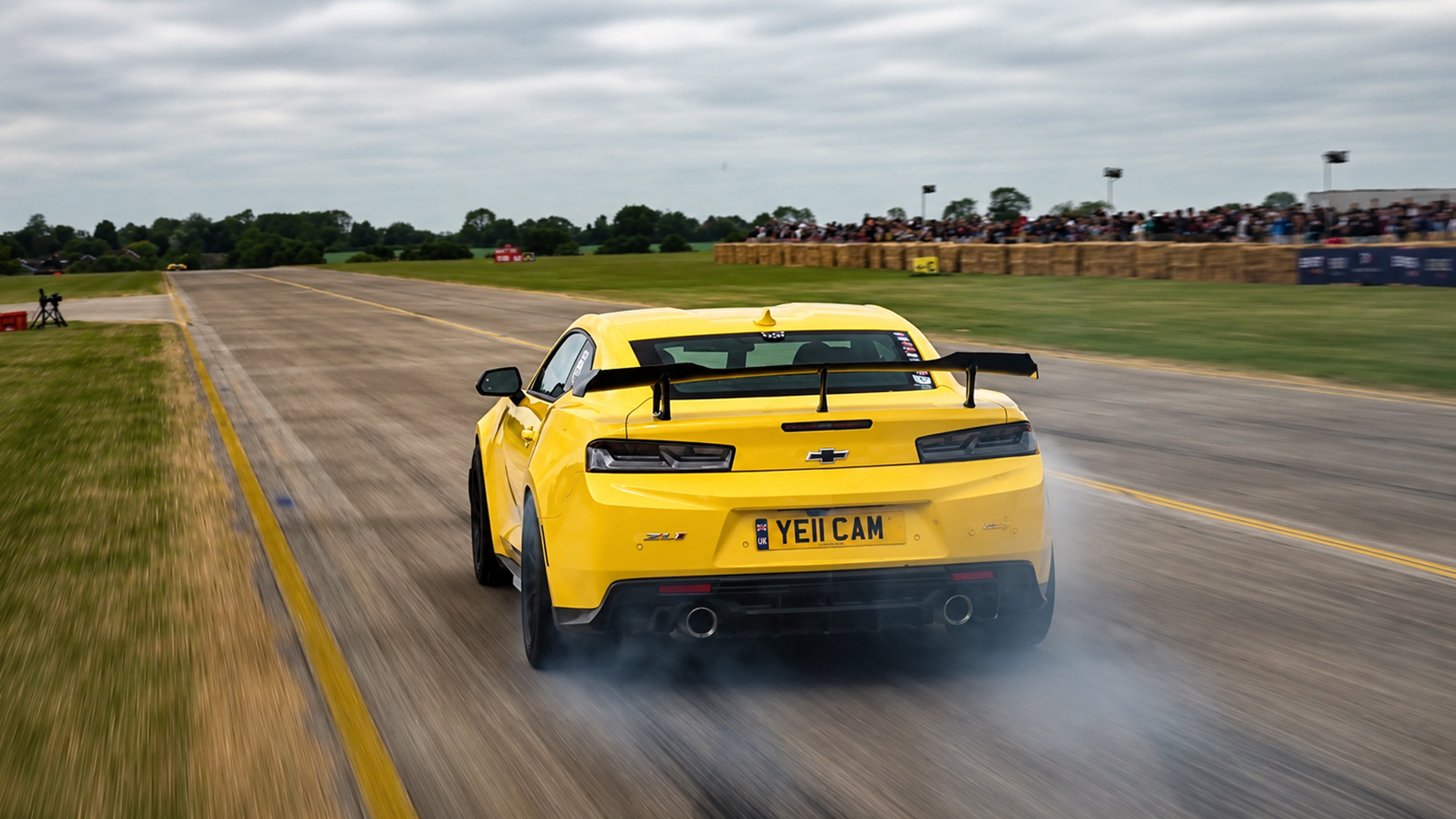 Chevrolet Camaro ZL1 shows brutal launch power on track
