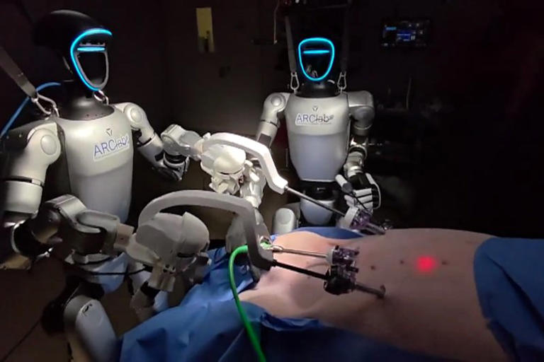 Humanoid robots successfully perform surgery in world-first trial
