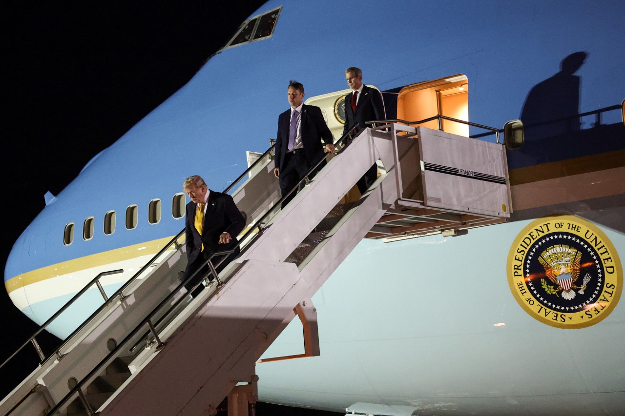 Fears over new luxury jet forced Trump back to Air Force One after Israeli warning