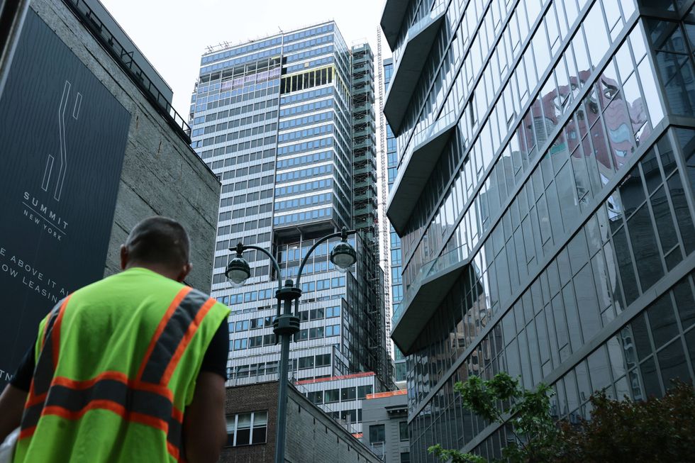 Midtown building scare highlights the challenges of converting offices ...