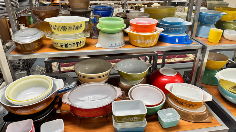 The rare Pyrex bowl to hunt for at thrift stores that adds a pop of ...