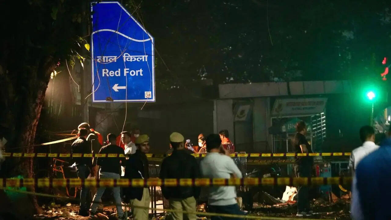 'Red Fort will be blown up': Threat call to Mumbai Police triggers ...