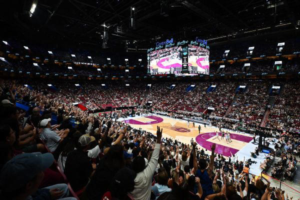 WNBA regular-season record crowd of 20,996 watch Wings beat Tempo