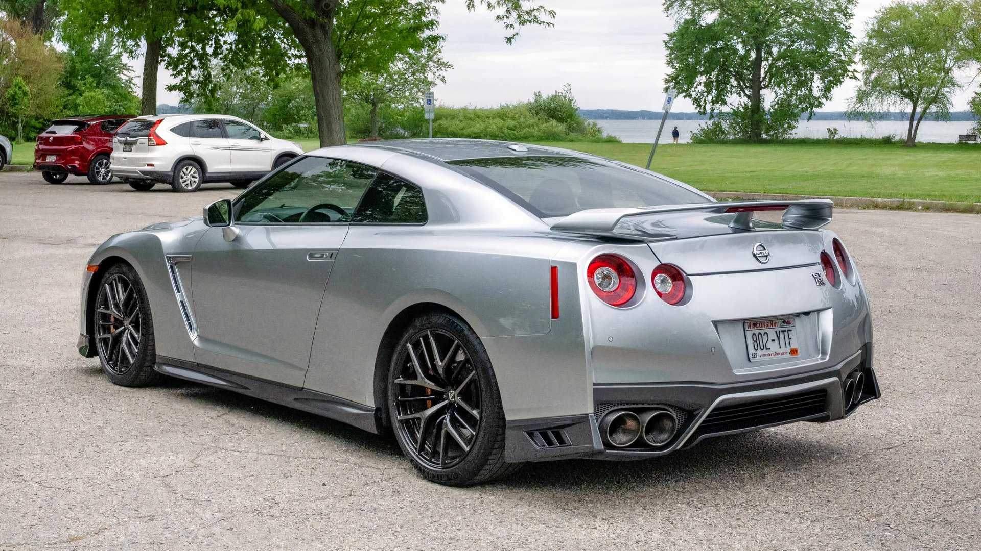 2017 Nissan GT-R R35 rear 3/4