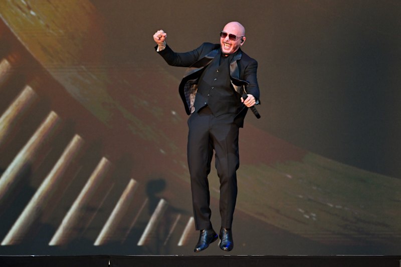 Pitbull earns a Guinness World Record for fans’ fashion choice at his ...