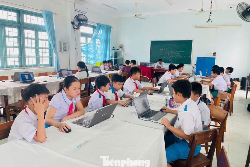 Học sinh Đà Nẵng tranh tài robotics trên sa bàn thực tế ảo