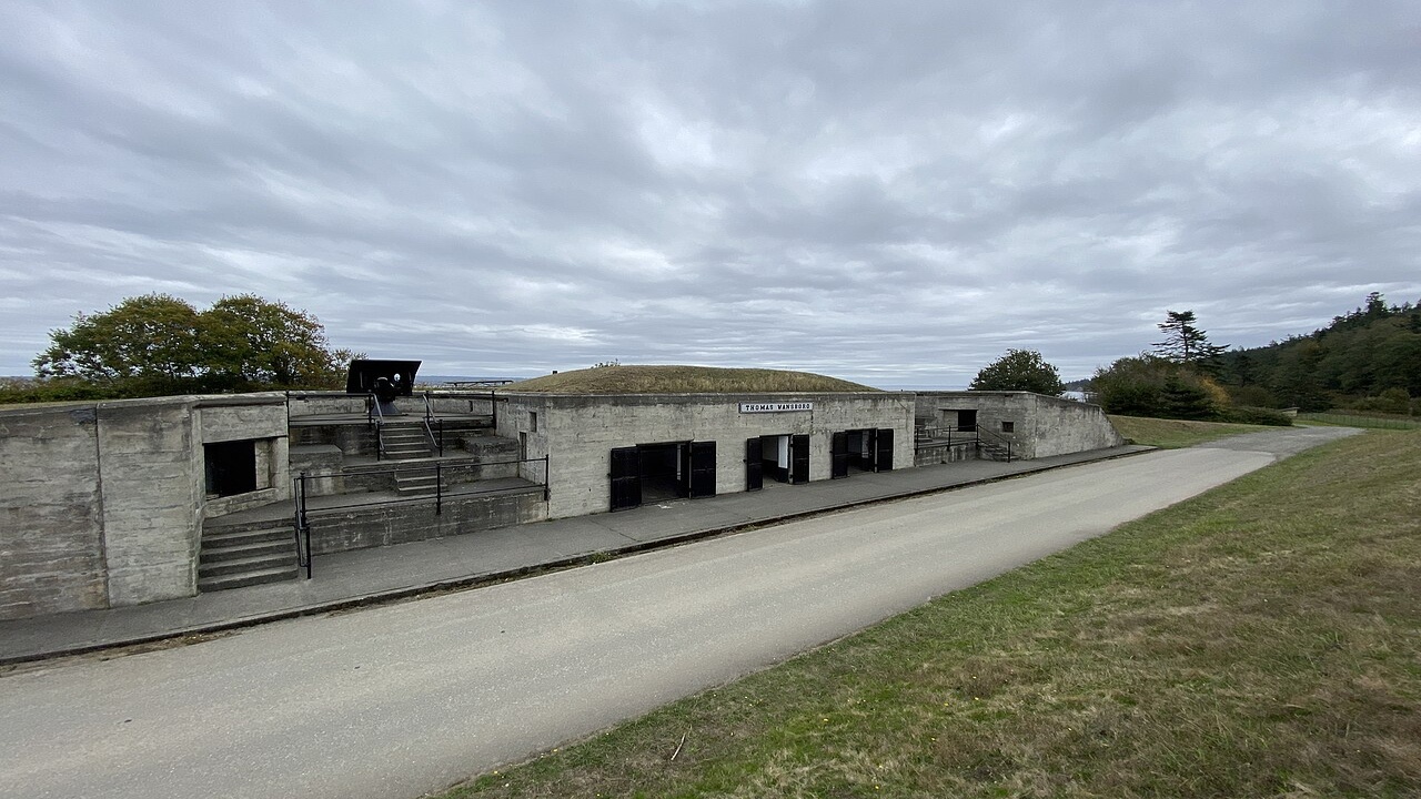 Puget Sound has a secret island fort with big artillery and even bigger ...