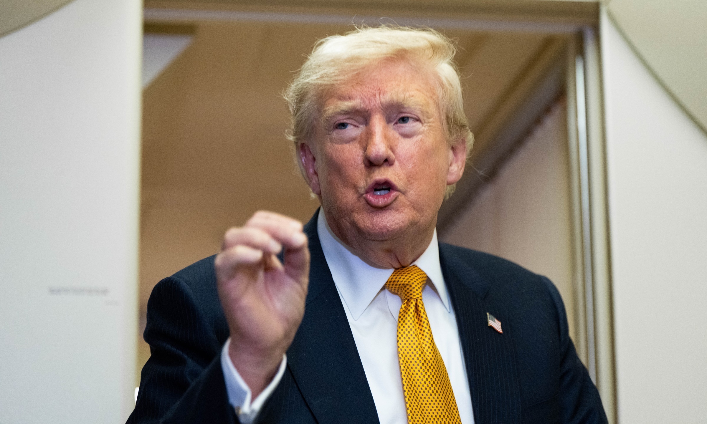 Đảng Cộng hòa chia rẽ vì 'phát súng' tái chiến Iran của ông Trump
