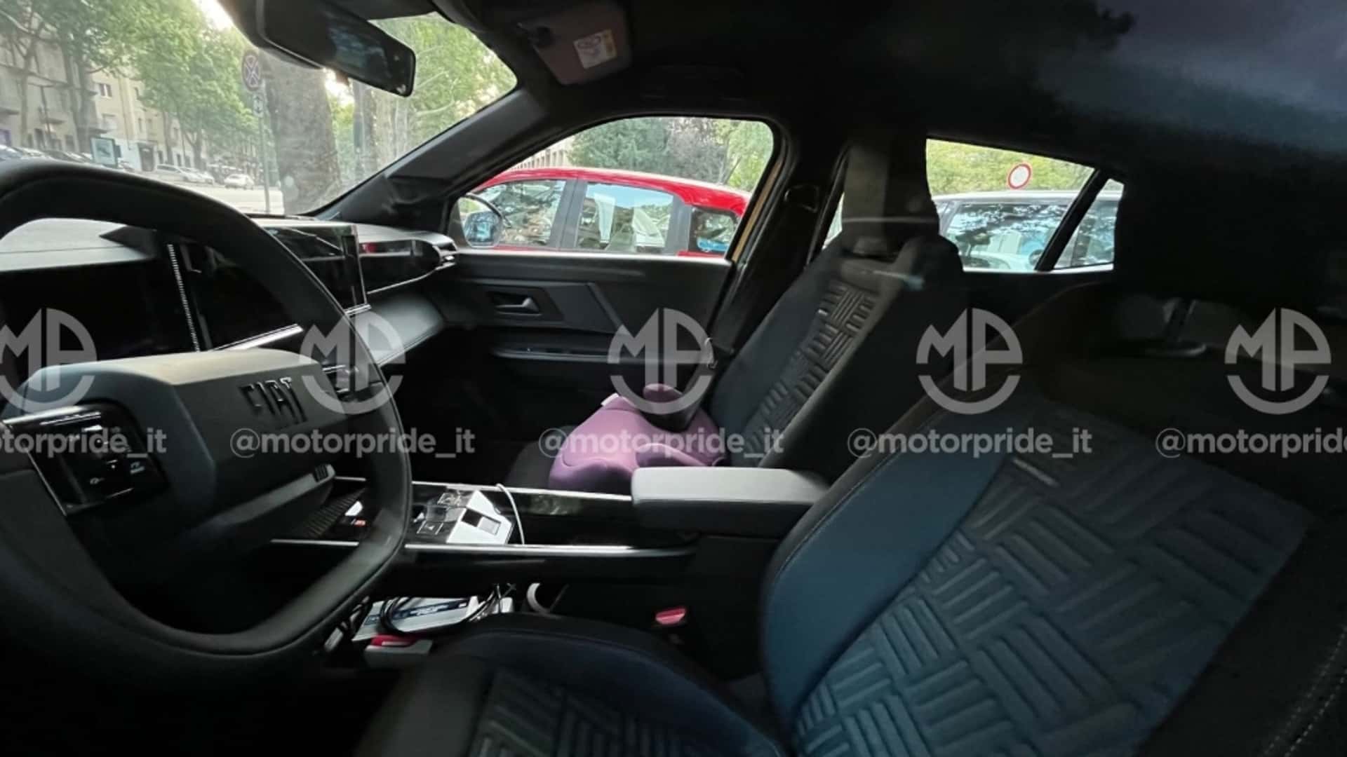Conocemos el interior del Fiat Grizzly Fastback, diferente al del ...