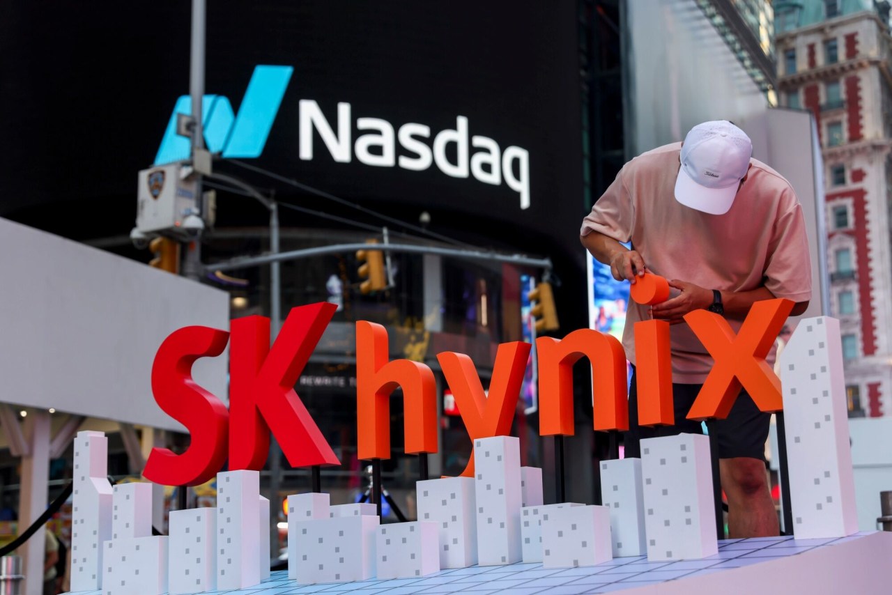 South Korean memory chip maker's historic US debut jolts stocks