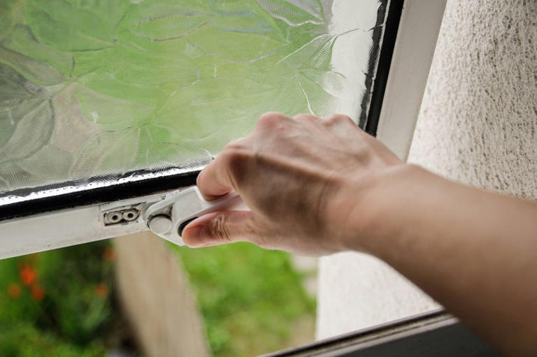Ireland heatwave: People sleeping with windows open on Sunday urged to ...