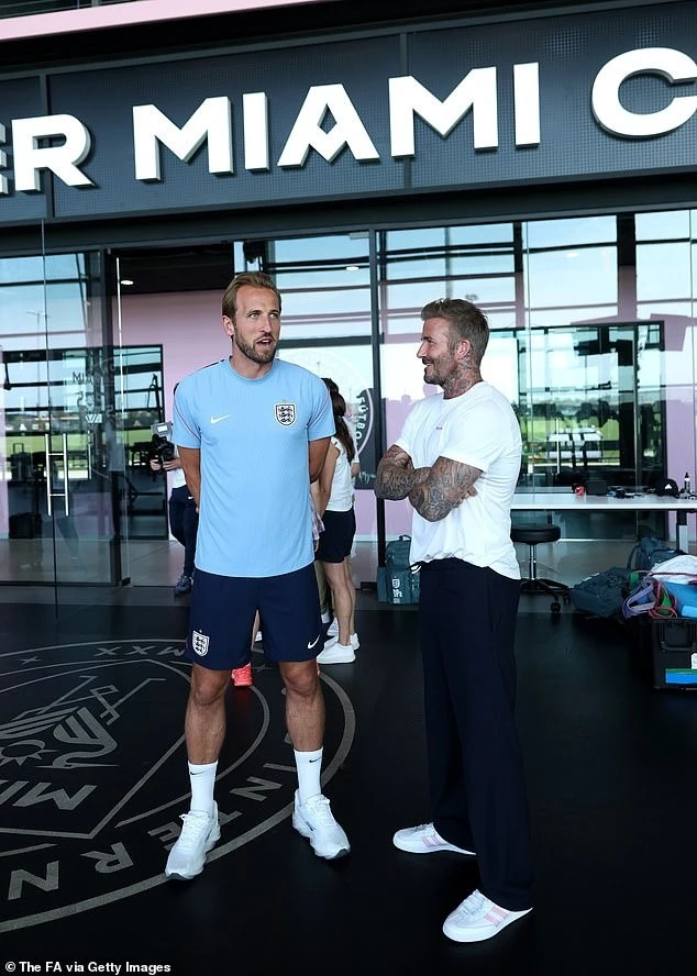 Beckham hiến kế cho tuyển Anh trước đại chiến Na Uy