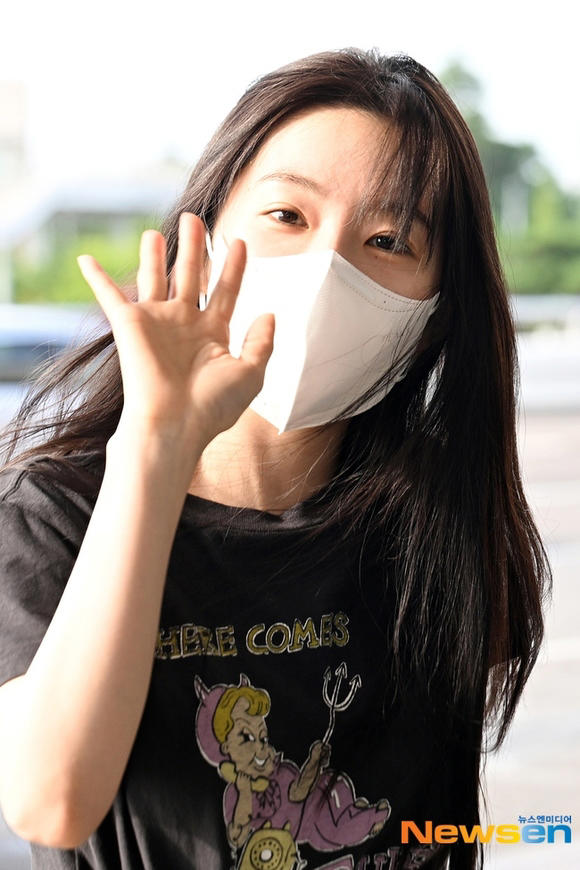 PHOTO】Red Velvet アイリーン、海外スケジュールのため中国へ出国